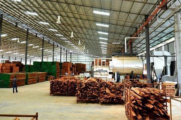 Bois, hydrocarbures et minerais métalliques représentent 96 % des exportations du Gabon vers la France en 2021