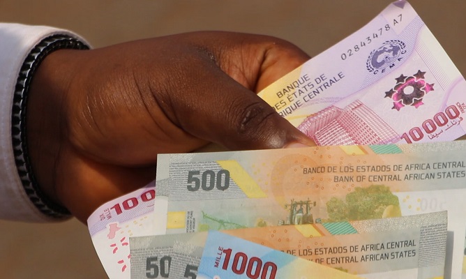 billets-de-banque-contrefaits-le-gouverneur-de-la-beac-invite-les-usagers-a-plus-de-prudence
