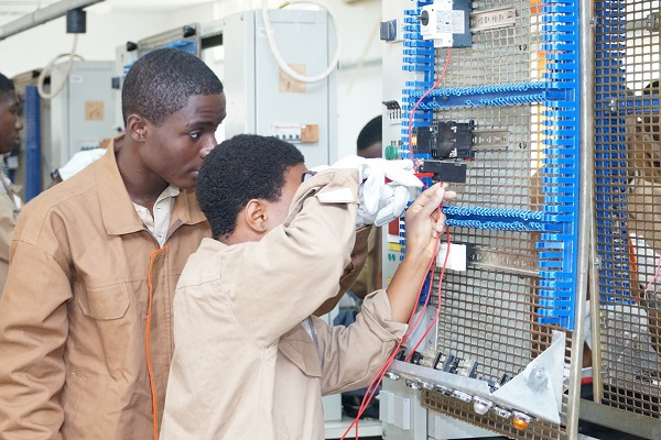 La SEEG recrute des bacheliers gabonais pour les former aux métiers de l’électricité en Côte d’Ivoire