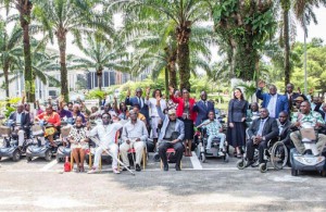 Sylvia Bongo Ondimba offre un important lot de matériel roulant aux personnes handicapées