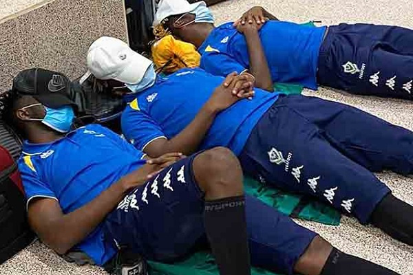 Les panthères du Gabon bloquées à l’aéroport de Banjul à quelques heures du match à cause des tests Covid-19