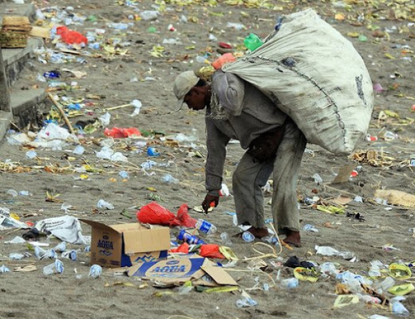 Après l&#039;interdiction, le gouvernement gabonais adopte un projet de loi contre les plastiques polluants