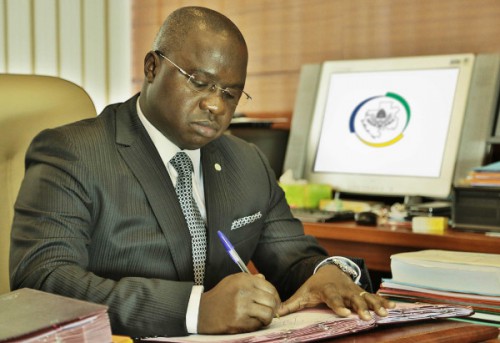Ossoungou Dibangoye, directeur général du Trésor. 