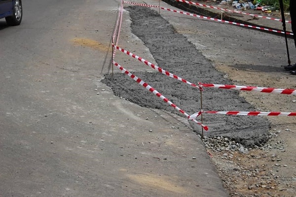 Libreville : les entreprises sommées de restaurer les chaussées après la pose des canalisations d’eau