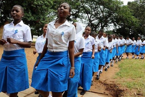 apres-la-gratuite-des-frais-d-inscription-et-de-reinscription-le-prix-de-l-uniforme-scolaire-fixe-a-13-000-fcfa