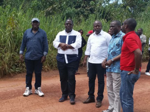 Emmanuel Issoze Ngondet sur les chantiers d&#039;aménagement routier dans l&#039;Ogooué-Ivindo  