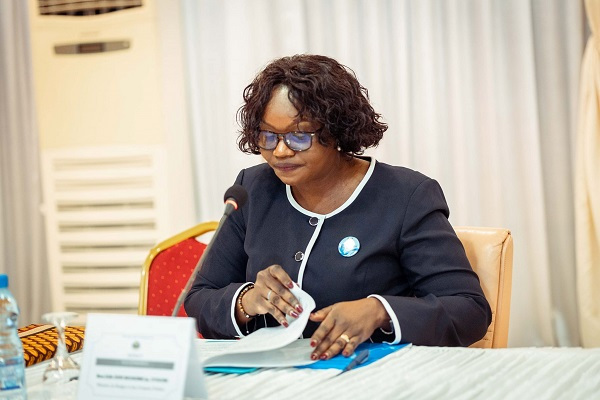Loi de règlement 2020 : le Sénat auditionne le ministre du Budget Edith Ekiri Mounombi