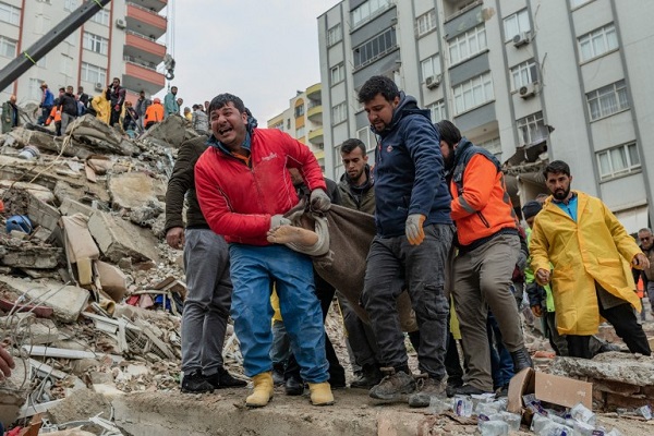 Le Gabon promet son aide à la Turquie et à la Syrie, victimes d’un séisme qui a fait plus de 5000 morts
