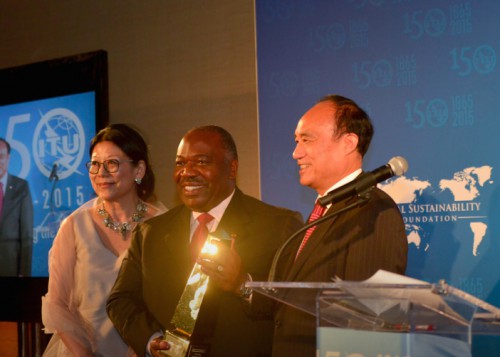 Ali Bongo Ondimba reçoit le prix « TIC pour le développement durable »