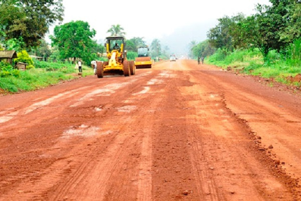 Le Gabon espère remettre à niveau 1452 km de routes en terre, avec son programme de réhabilitation du réseau routier