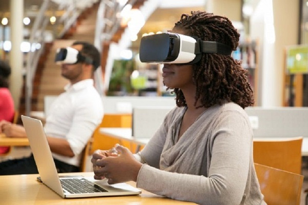 Le Gabon expérimente l’installation des mini-laboratoires de réalité virtuelle dans les établissements scolaires