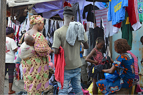 La Maire de Libreville interdit la vente de la friperie