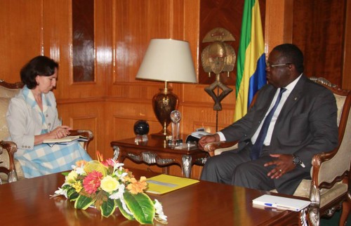 Le programme d’appuis budgétaires et le portefeuille d’activités de la Banque mondiale au Gabon discutés entre le Premier ministre et Elisabeth Huybens