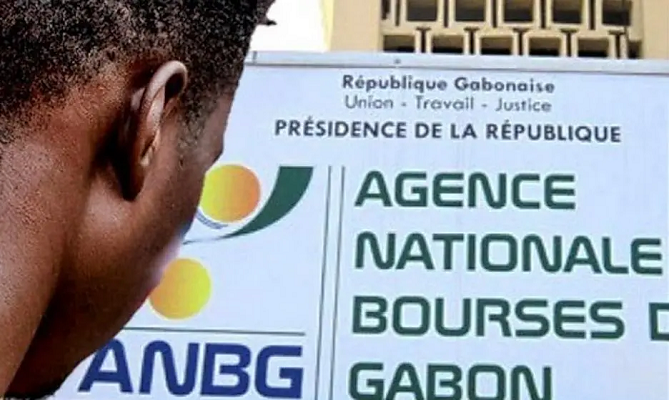 Bourses des Gabonais à l’étranger : le confinement des offres aux seuls établissements publics enflamme la toile