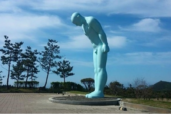 le-gabon-s-apprete-a-accueillir-une-sculpture-geante-de-l-artiste-sud-coreen-yoo-young-ho
