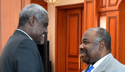 En visite à Libreville, Moussa Faki Mahamat annonce la tenue d’un sommet extraordinaire de l’Union africaine en novembre
