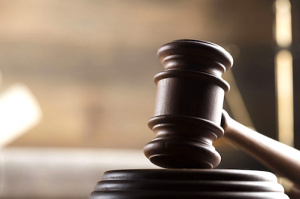Un an de prison et 5 millions d’amende requis pour le commerçant libanais qui a violenté l’adjoint au maire de Franceville