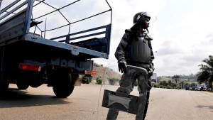 Ali Bongo au chevet des hommes en tenue blessés lors des violences post-électorales