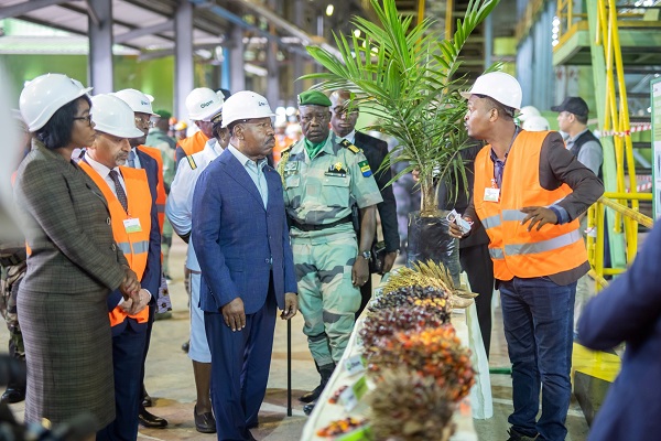 Ali Bongo lance officiellement une usine de production d’huile de palme à Mouila