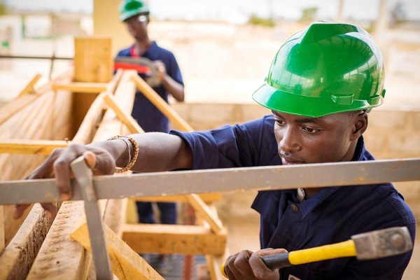 La construction de deux centres de formation professionnelle spécialisés en BTP et TIC annoncée au Gabon en 2020