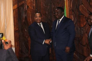 Julien Nkoghe Bekale s’installe à l’immeuble du 2 décembre