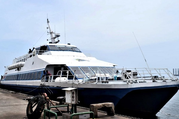 Libreville–Port-Gentil : les compagnies privées augmentent de 25% le prix du transport en commun par bateau