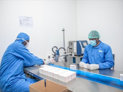 la-bdeac-investit-5-9-milliards-de-fcfa-dans-le-laboratoire-la-sante-pharmaceutique-au-gabon